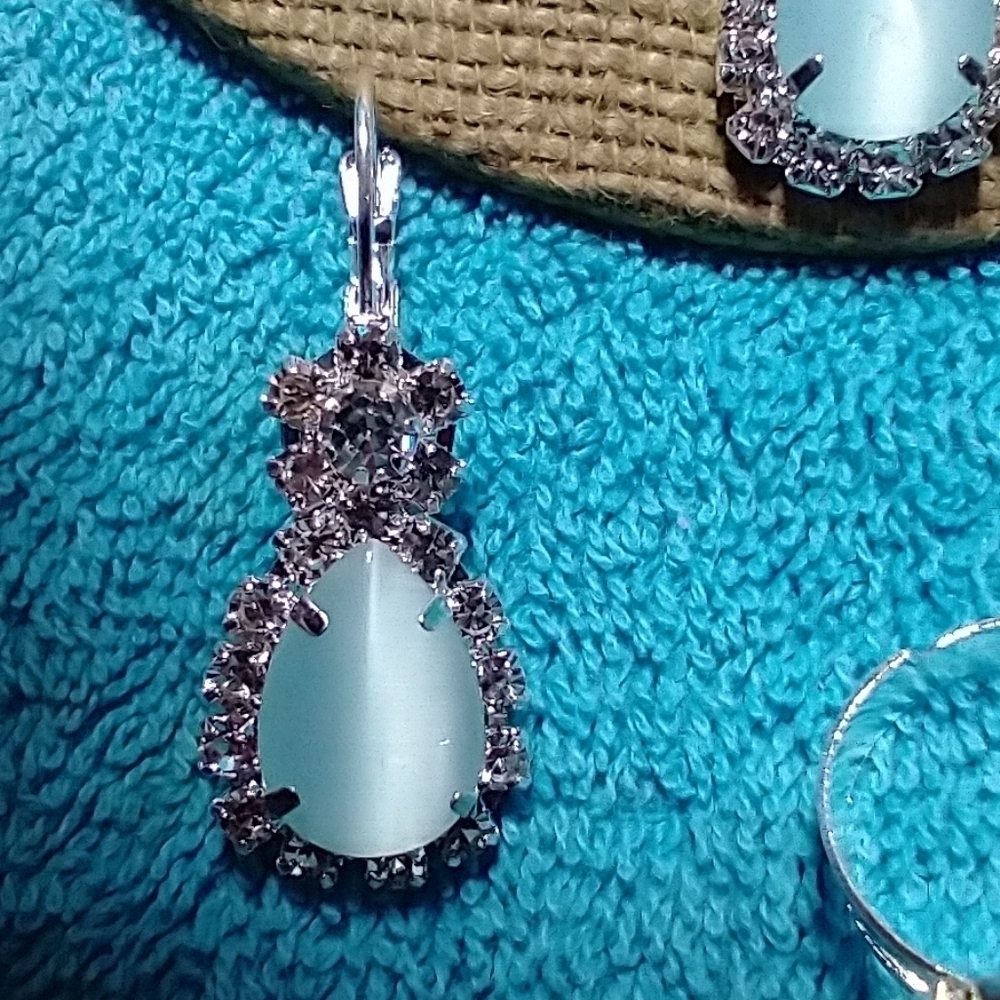 Silvertone blue cat eye crystal necklace ring earrings set - Picture 7 of 8